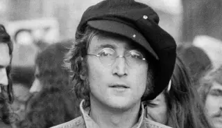 Imagen Reino Unido celebra los 85 años del nacimiento de John Lennon con moneda conmemorativa