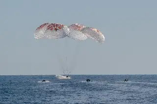 Imagen Tras 9 meses en la EEI, amerizan astronautas en el Golfo de México (+Video)