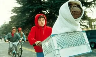 Imagen Sotheby's subastará modelo original de E.T. de la película de Steven Spielberg