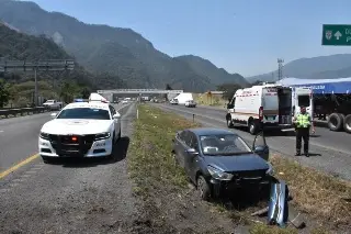 Imagen Accidente en la Autopista Orizaba-Ciudad Mendoza deja una mujer lesionada y cierre parcial de vialidad