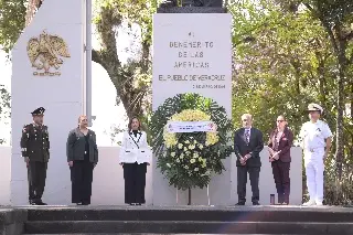 Imagen Conmemoran 219 aniversario del natalicio de Benito Juárez en Xalapa