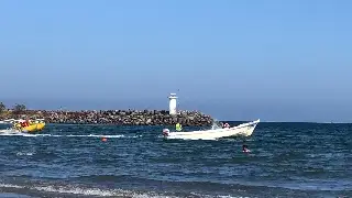 Imagen Bomberos rescatan un hombre en playa Martí de Veracruz