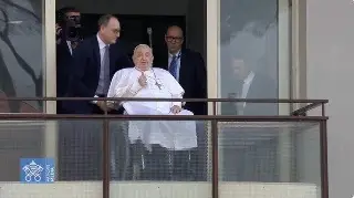 Imagen Papa Francisco es dado de alta, deja el hospital y regresa al Vaticano (+Video)