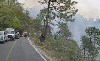 Imagen Mueren 12 personas tras caer camioneta a barranco e incendiarse en NL