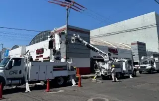 Imagen CFE realiza trabajos de mantenimiento previo a olas de calor en Veracruz 