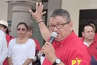 Imagen Mario Alberto Wong arranca campaña por la alcaldía de Veracruz en el Zócalo 