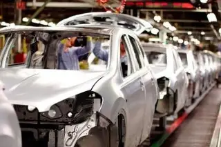 Imagen Trump frena aranceles del 25 por ciento a automóviles y autopartes