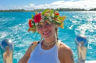 Karol G se accidenta en cuatrimoto durante sus vacaciones 