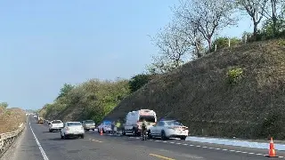 Imagen Hay cierre parcial de circulación en autopista de Veracruz; es por esta razón 