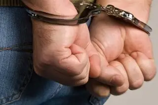 Imagen Detienen a mujer por robar casa en Veracruz; 2 hombres huyeron 