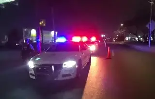 Imagen Estrella su camioneta con un árbol y huye del lugar en la carretera Xalapa-Veracruz