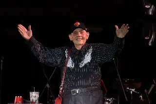 Imagen Reconocen a Toño Camacho por 58 años de trayectoria artística (+fotos)