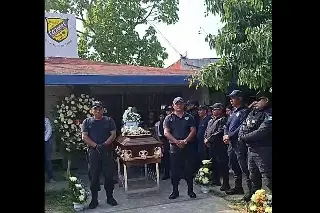 Imagen Despiden con honores al policía municipal caído en enfrentamiento armado en Cazones