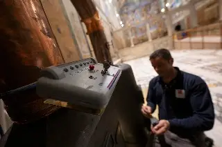 Imagen Blindan la Capilla Sixtina del Vaticano; se prepara para el cónclave (+Video)