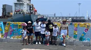 Imagen Turistas disfrutan de sus últimas horas de vacaciones en el Malecón de Veracruz