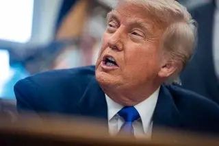 Imagen Hackean aplicación de mensajería usada por el exasesor de Seguridad de Donald Trump