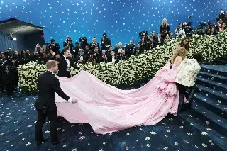 Imagen Shakira, Zoe Saldaña yBad Bunny, los hispanos en la Met Gala. Estos fueron sus outfits