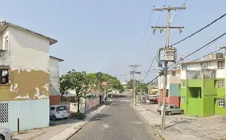 Imagen Hay cierre vial en cruce de la vía del ferrocarril con esta calle de Veracruz