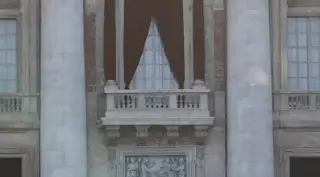 Imagen El cardenal Dominique Mamberti, la voz que da a conocer al nuevo papa