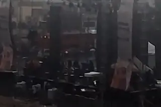 Imagen Así se vio la caída del escenario para evento del Día de las Madres en CDMX (+Video)