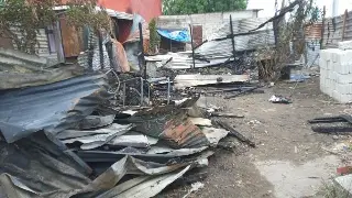 Imagen Familia pierde todo en incendio en colonia de Veracruz (Fotos)