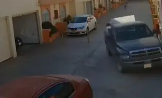 Imagen Pareja se roba hasta el colchón del motel; empleados intentaron detenerla (+Video)