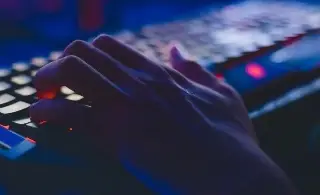 Imagen ¿Cómo detectar los 'cultos digitales' que captan adolescentes para cometer actos extremistas?