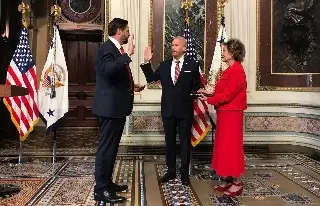 Imagen Ron Johnson rinde protesta como embajador de EU en México