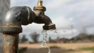 Imagen Junte sus cubetas, colonias de Veracruz sufrirán falta de agua algunas horas 