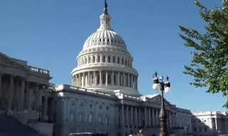 Imagen Senadores mexicanos viajarán a EU para dialogar por impuesto del 5% a remesas