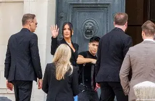 Imagen Kim Kardashian regresa a París para declarar en juicio de violento asalto que sufrió en hotel 