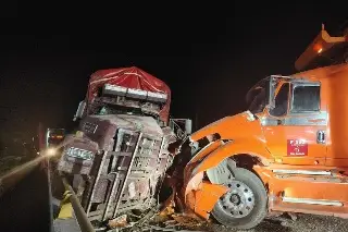Imagen Choque frontal de dos unidades de carga en la autopista Orizaba-Puebla