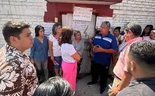 Imagen Padres de familia toman telesecundaria en Banderilla y exigen destitución del director