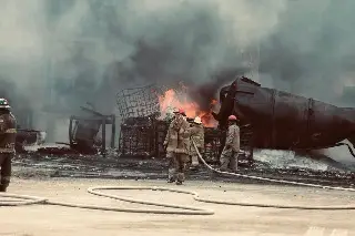 Imagen Se registra incendio de empresa en Cadereyta, Nuevo León; reportan un herido 