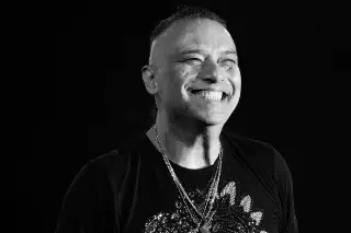 Imagen Famoso rockero mexicano es desahuciado por cáncer de estómago; tiene una hija de dos meses 