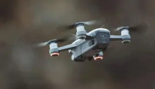 Mujer muere en la región rusa de Briansk por el impacto de un dron en un automóvil  