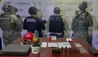 Imagen Aseguran armas y documentos de grupo delincuencial en Juan Rodríguez Clara, Veracruz