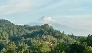 ¡En plena temporada de calor! Pico de Orizaba es captado cubierto de nieve 