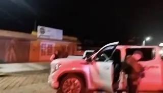 Imagen Continúa bloqueo en la carretera Xalapa–Perote por conflicto entre candidatos en Acajete