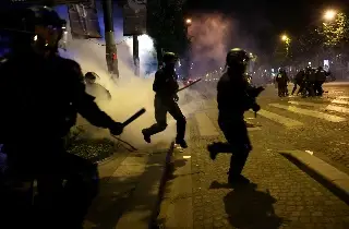 Disturbios 'manchan' festejos en París por victoria del PSG en la Champions League