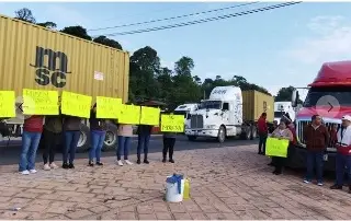 Imagen Reabren parte de la carretera Xalapa - Perote, tomada por habitantes de Acajete