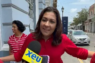 Imagen Ha sido una jornada muy tranquila, señala Carolina Gudiño al acudir a votar 