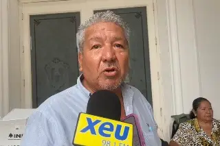 Imagen Funcionarios de casilla del exterior del Teatro Clavijero no tienen baño, piden les permitan ingreso 