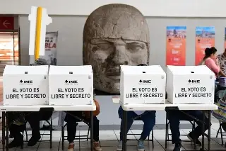 Confusión y retrasos en casilla especial de CAXA, Xalapa, por desinformación sobre boletas