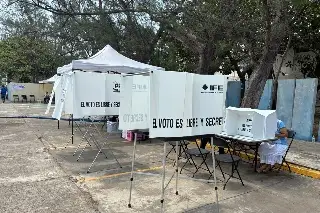 Imagen Reciclan material de elecciones pasadas; hay mamparas del IFE