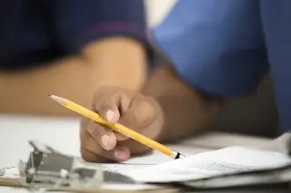 Imagen Acusan fallas en el examen para la asignación de plazas de maestros