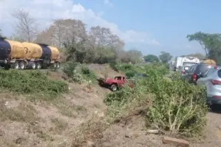 Imagen Hay cierre parcial de circulación en carretera de Veracruz; esta es la razón 