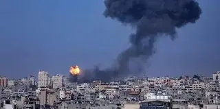 Imagen Israel bombardea los suburbios de Beirut tras emitir varias órdenes de evacuación