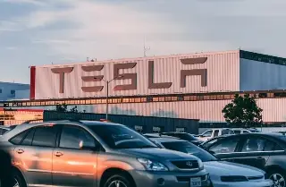 Imagen Acciones de Tesla se desploman 14% por fuerte disputa entre Elon Musk y Donald Trump