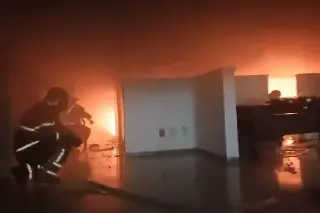 Imagen Maestros de la CNTE y la CETEG incendian sede nacional del SNTE en CDMX 